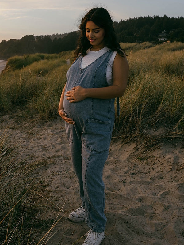 Mono De Maternidad De Mezclilla Con Bolsillos Y Pierna Ancha Estilo