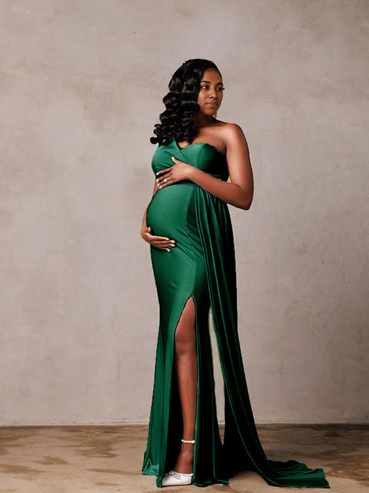 Vestido Maternidad Elegante de Satén con Abertura Lateral y Mantilla