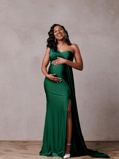 Vestido Maternidad Elegante de Satén con Abertura Lateral y Mantilla