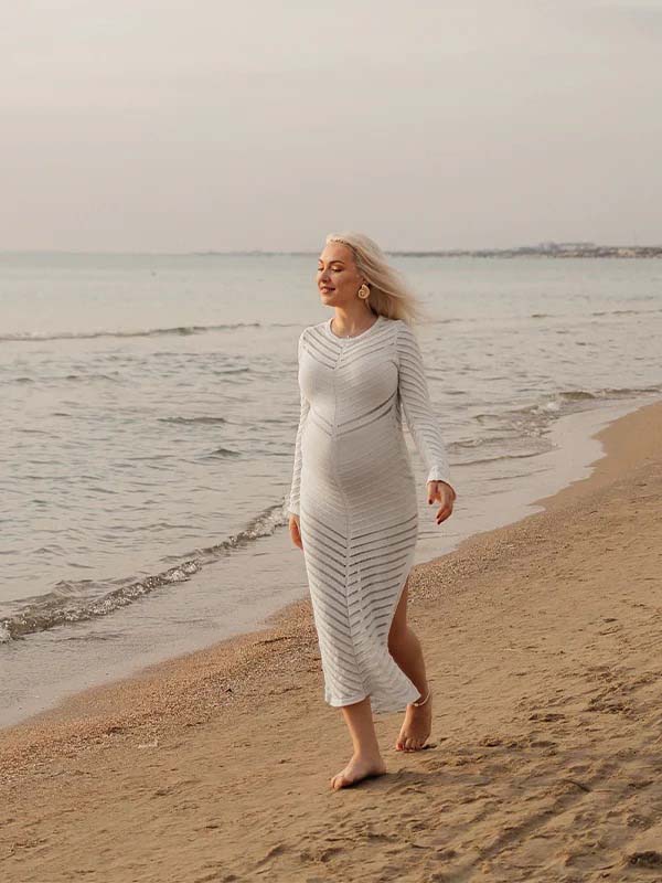 Vestido Maxi Maternidad con Corte y Transparencias a Rayas para Sesión de Fotos