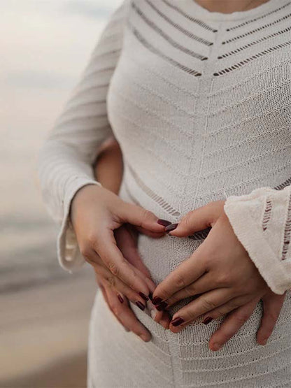 Vestido Maxi Maternidad con Corte y Transparencias a Rayas para Sesión de Fotos